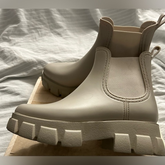 JEFFREY CAMPBELL Women’s Platform Lug Sole Chelsea Rain Boot Cream Size 10 VGUC - Picture 6 of 9
